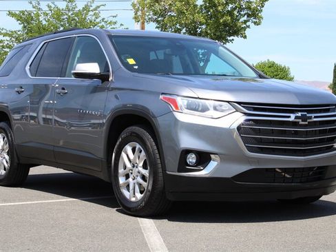 Used 2020 Chevrolet Traverse LT w/ Driver Confidence II Package AWD/4WD image 1