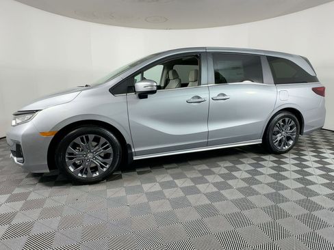 New 2026 Honda Odyssey Touring image 2