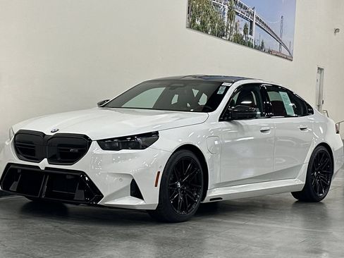 Used 2025 BMW M5 w/ Carbon Package AWD/4WD image 8