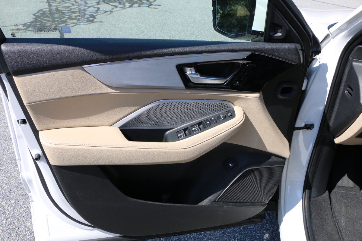 Used 2025 Acura MDX FWD image 16