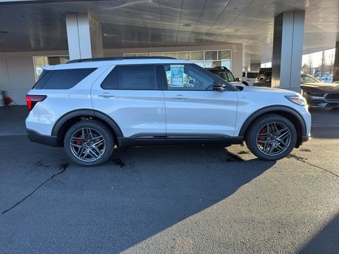 New 2026 Ford Explorer ST-Line w/ ST-Line Street Pack image 3