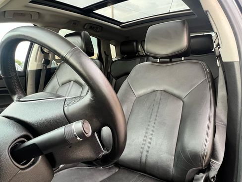 Used 2014 Cadillac SRX Luxury FWD image 19