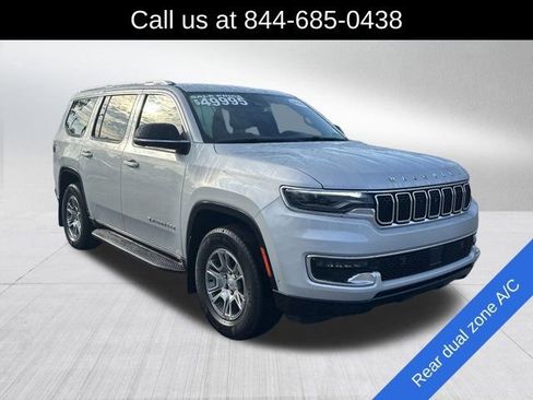 Used 2023 Jeep Wagoneer 4WD w/ Convenience Group I image 3