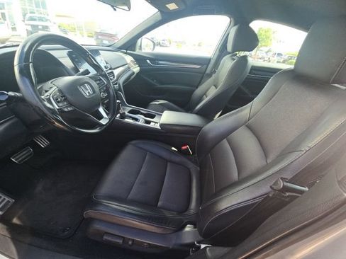 Used 2018 Honda Accord Sport image 3