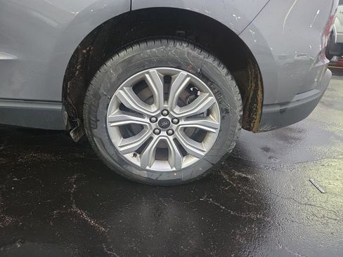 Used 2024 Ford Edge Titanium image 4