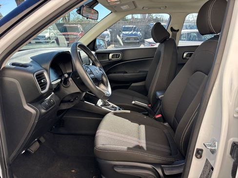 Used 2025 Hyundai Venue SEL image 27