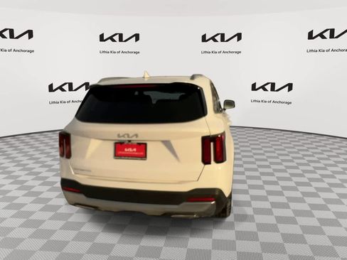 Certified 2025 Kia Sorento EX w/ Panoramic Sunroof Package image 7