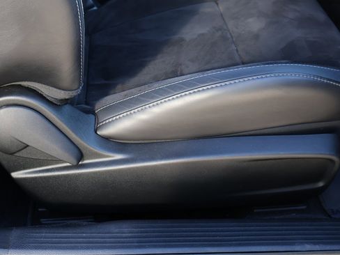 Used 2018 Dodge Challenger GT w/ GT Interior Package image 10