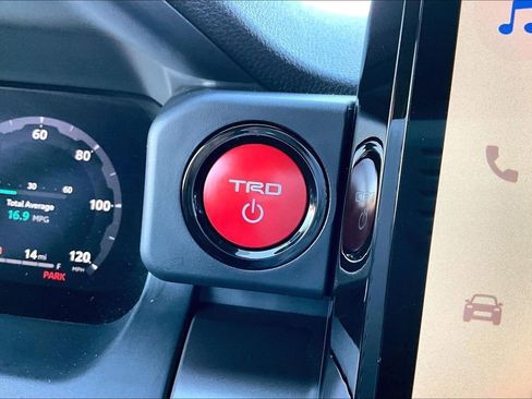 Used 2025 Toyota Tacoma TRD Off-Road image 31