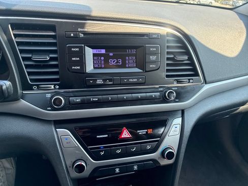 Used 2018 Hyundai Elantra SE w/ Cargo Package FWD image 13