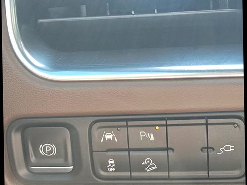 Used 2021 Chevrolet Suburban High Country image 26