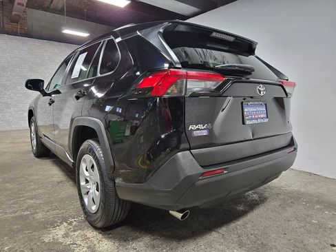 Used 2021 Toyota RAV4 LE AWD/4WD image 40