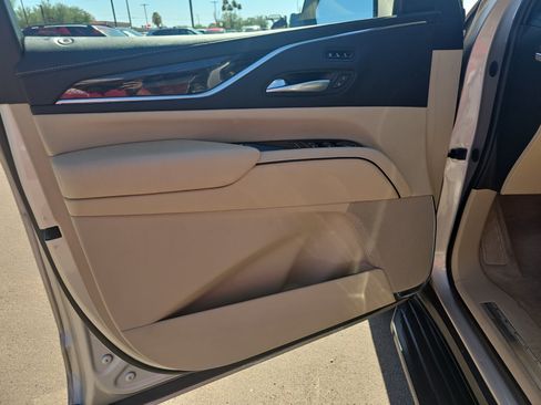 Used 2023 Cadillac Escalade Premium Luxury AWD/4WD image 11