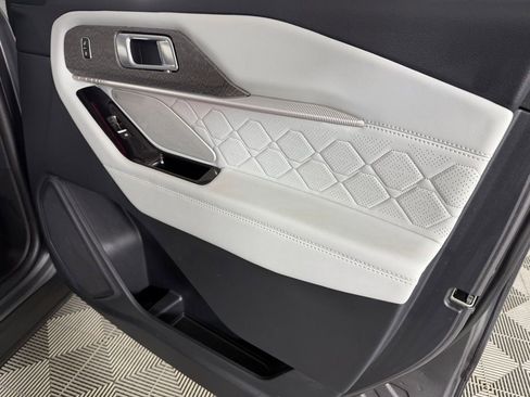 Used 2025 Ford Explorer Platinum w/ Ultimate Package image 35