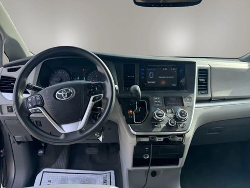 Used 2015 Toyota Sienna LE image 15