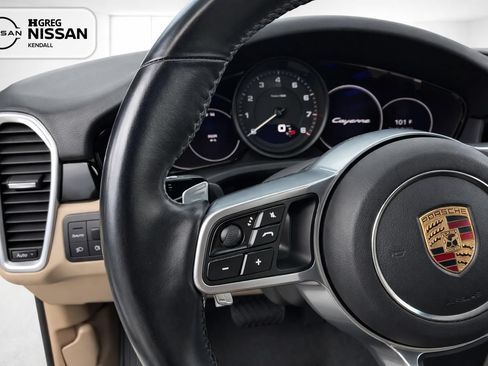 Used 2022 Porsche Cayenne AWD/4WD image 8