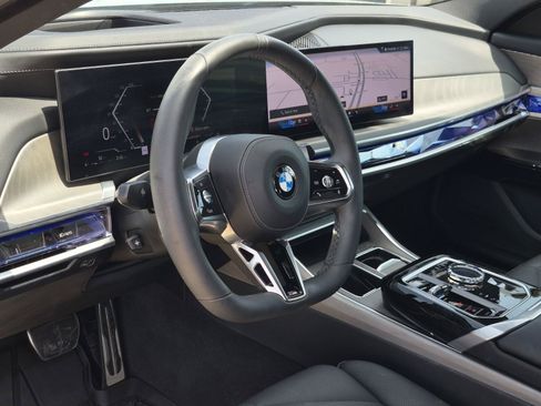 Used 2025 BMW 740i w/ Premium Package RWD image 12