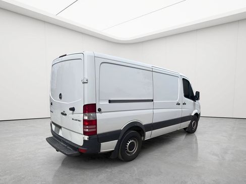 Used 2014 Freightliner Sprinter 2500 RWD image 3