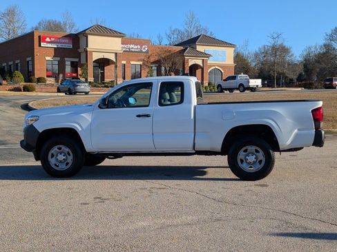 Used 2018 Toyota Tacoma SR5 image 12