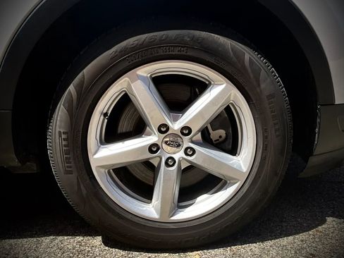 Used 2018 Ford Explorer XLT w/ Equipment Group 202A FWD image 39