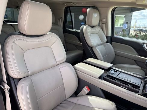 Certified 2024 Lincoln Navigator Premiere AWD/4WD image 12