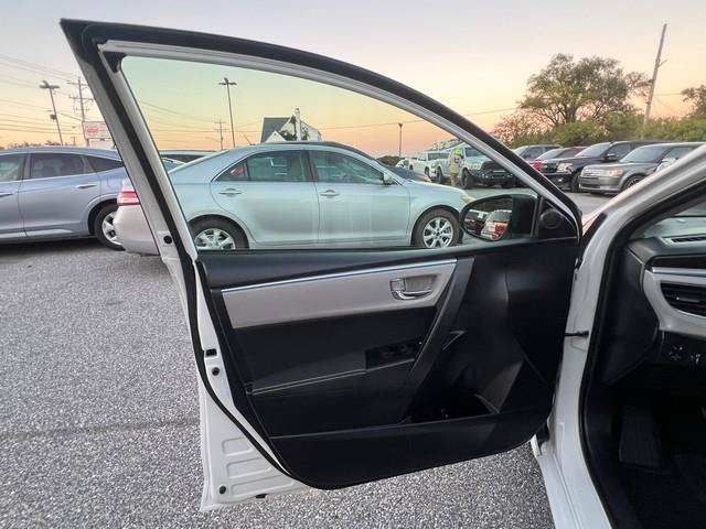 Used 2016 Toyota Corolla LE FWD image 9