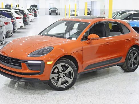 Used 2025 Porsche Macan AWD/4WD image 7