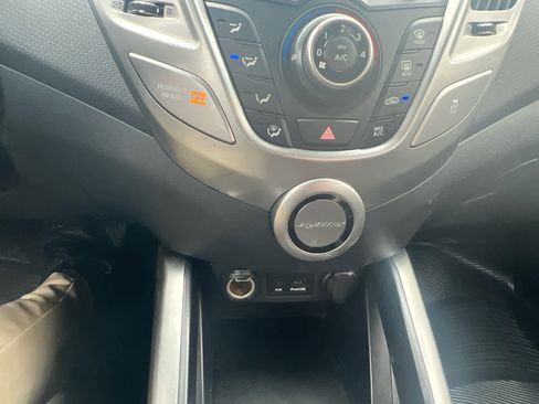 Used 2014 Hyundai Veloster FWD image 16