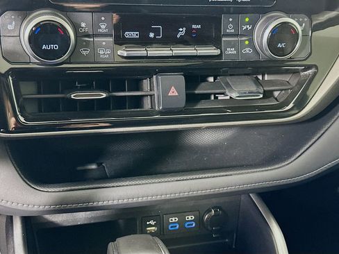 Used 2022 Toyota Highlander XLE image 15