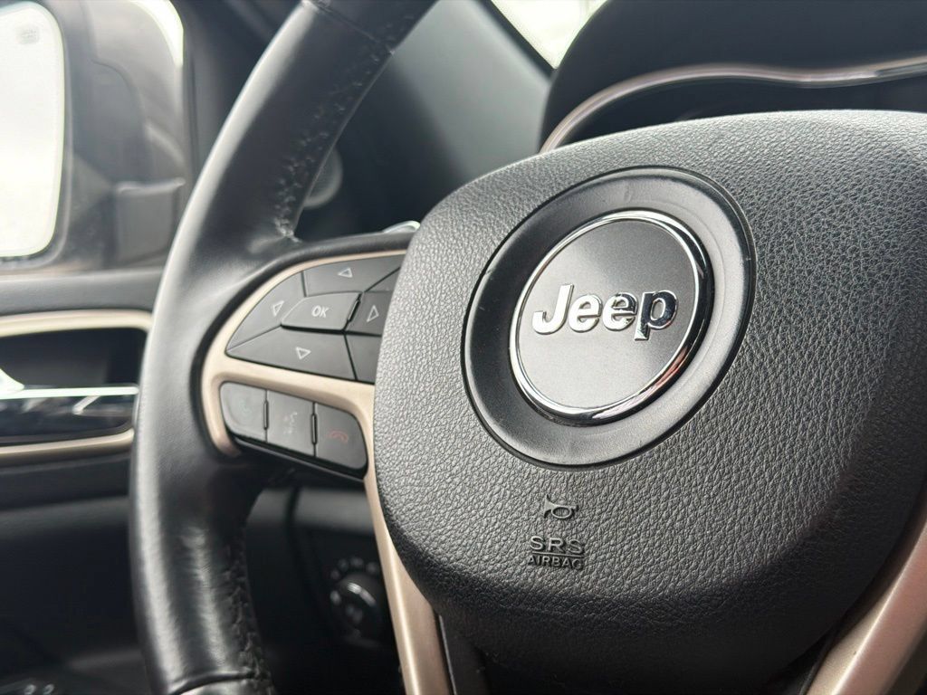 Used 2015 Jeep Grand Cherokee Laredo w/ Quick Order Package 23E AWD/4WD image 24