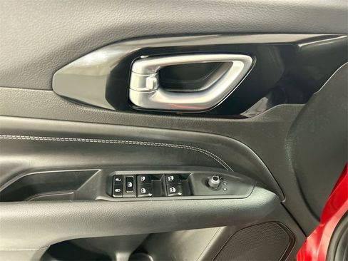 Used 2024 Jeep Compass Latitude w/ Convenience Group image 11