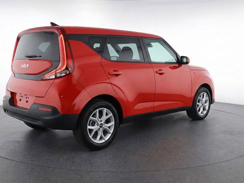 Used 2025 Kia Soul LX w/ LX Technology Package FWD image 9