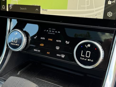 Used 2021 Jaguar XF R-Dynamic SE image 33