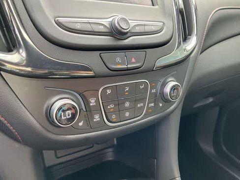Used 2023 Chevrolet Equinox RS AWD/4WD image 22