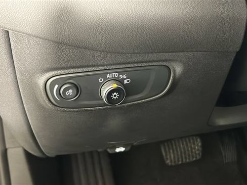 Used 2024 Chevrolet Equinox LT FWD image 19