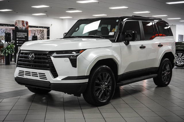 Used 2024 Lexus GX 550 w/ Cold Area Package AWD/4WD image 3
