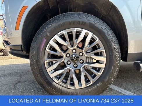 Certified 2025 Chevrolet Suburban Z71 w/ Comfort Package AWD/4WD image 33