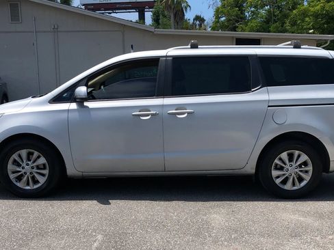 Used 2016 Kia Sedona LX w/ LX Essentials Premium Package FWD image 6