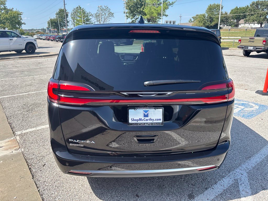 New 2027 Chrysler Pacifica Select FWD image 11