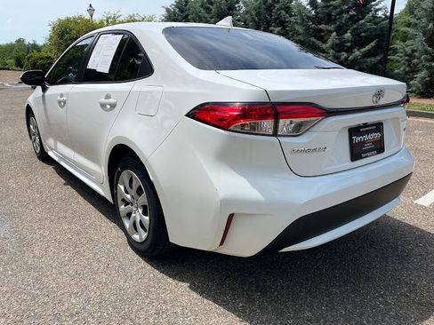 Used 2021 Toyota Corolla LE FWD image 33