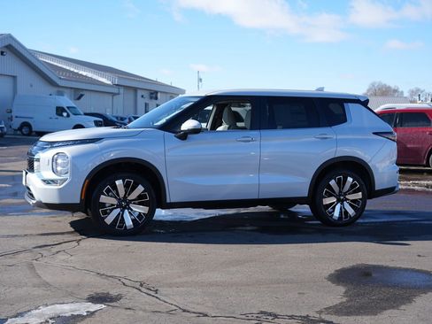 New 2026 Mitsubishi Outlander SE image 6