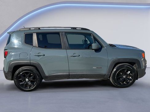 Used 2017 Jeep Renegade Latitude image 8