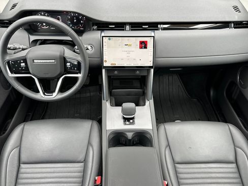 Used 2025 Land Rover Discovery Sport S image 27