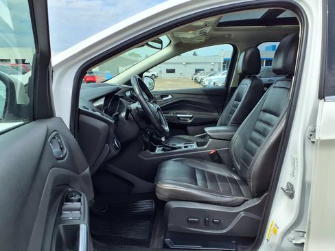 Used 2017 Ford Escape Titanium w/ Equipment Group 301A AWD/4WD image 18