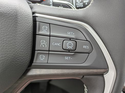 New 2026 Jeep Grand Cherokee Altitude image 18