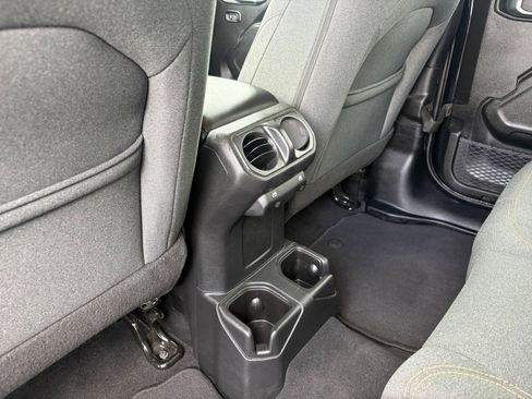 Used 2025 Jeep Wrangler Unlimited Sport AWD/4WD image 22