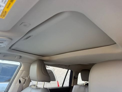 Used 2023 Toyota Highlander XLE image 18