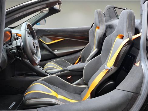 Used 2022 McLaren 720S Spider image 10