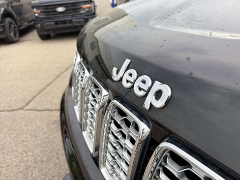 Used 2020 Jeep Grand Cherokee Summit AWD/4WD image 18