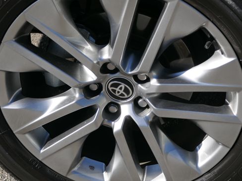 Used 2023 Toyota RAV4 XLE Premium FWD image 11